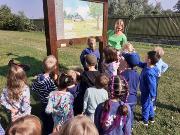 Kindergarteners get to know the sounds of living creatures living in the meadow at the sound board.