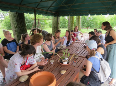 Discussion under the gazebo about the loss of biodiversity in the countryside.